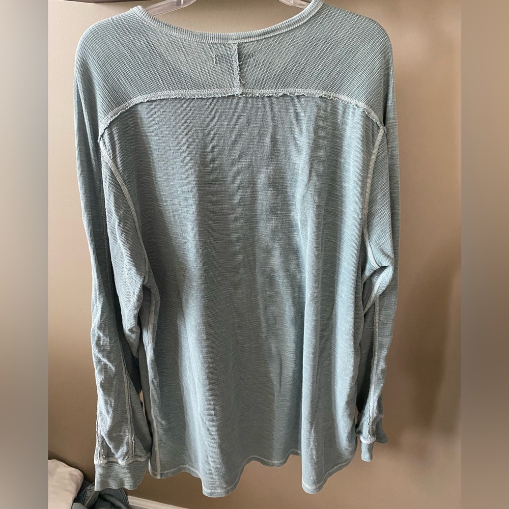 32 BAR BLUES Men’s Henley Shirt - Like New - Picture 2 of 5